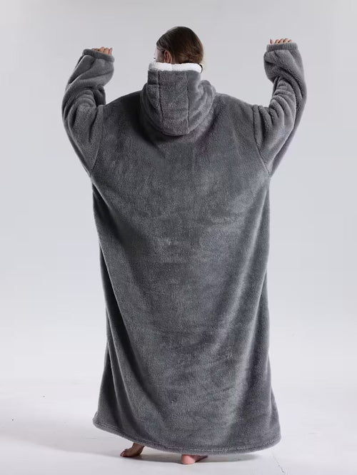 Kuschelkokon Hoodie-Decke in Anthrazit – Rückansicht
