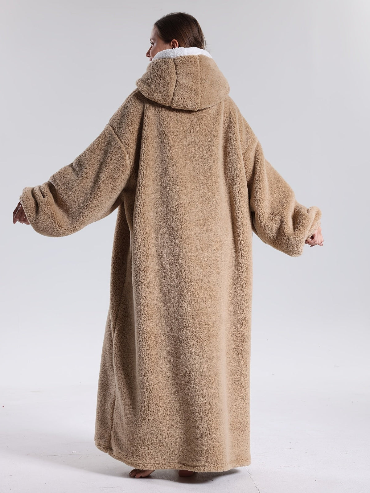 Kuschelkokon Hoodie-Decke in Mokka (Beige/Camel) – Rückansicht